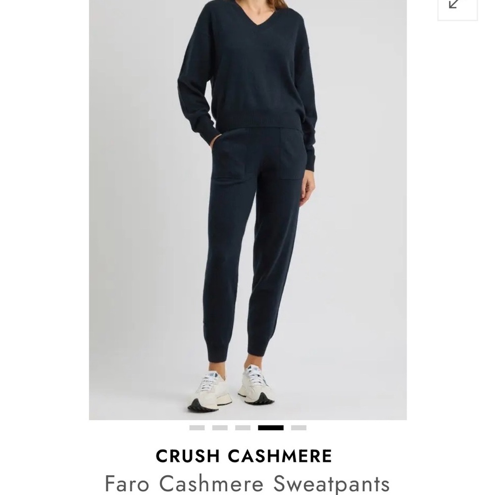 Crush Cashmere Black  Sweatpants
